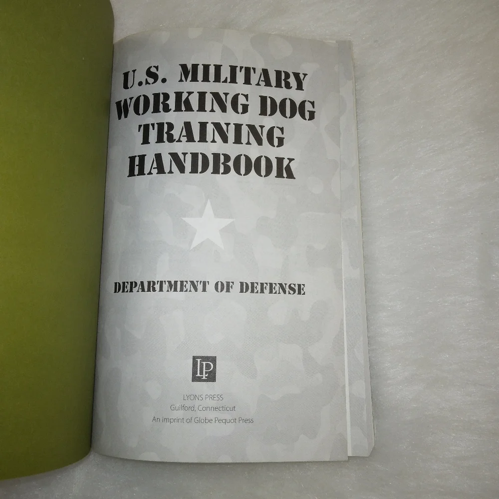 BOOK DOD U.S. Military Working Dog Training Handbook, VGUC
